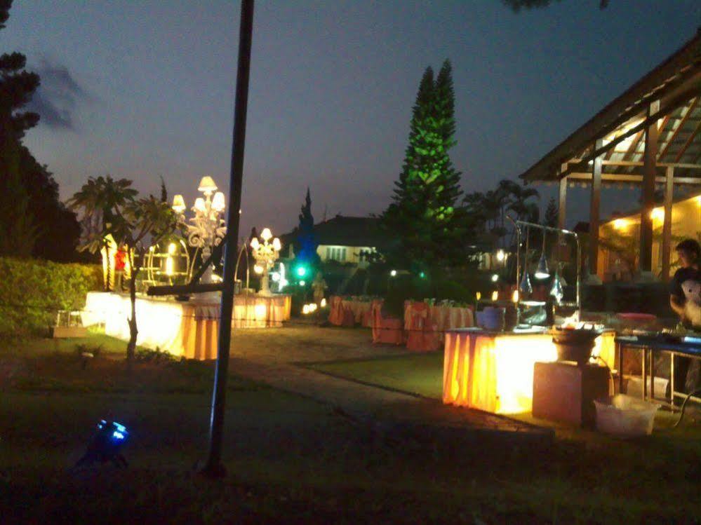 Hotel Indah Palace Tawangmangu Exteriér fotografie
